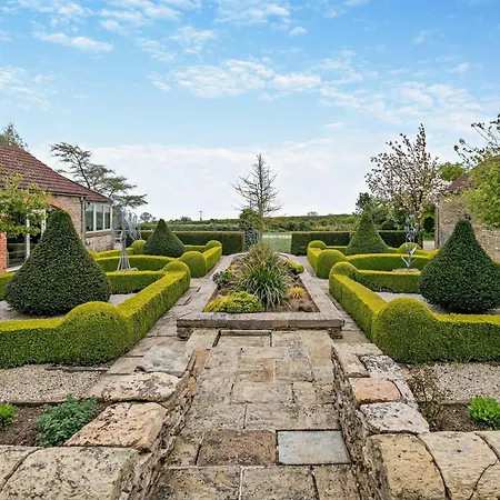 2 Bed In Scarborough Oc-79523 * Sawdon