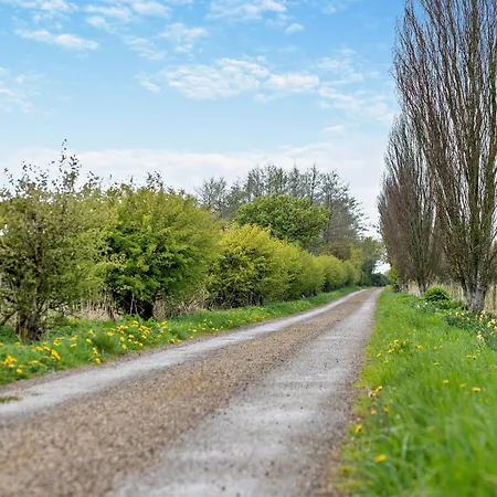 2 Bed In Scarborough 79523